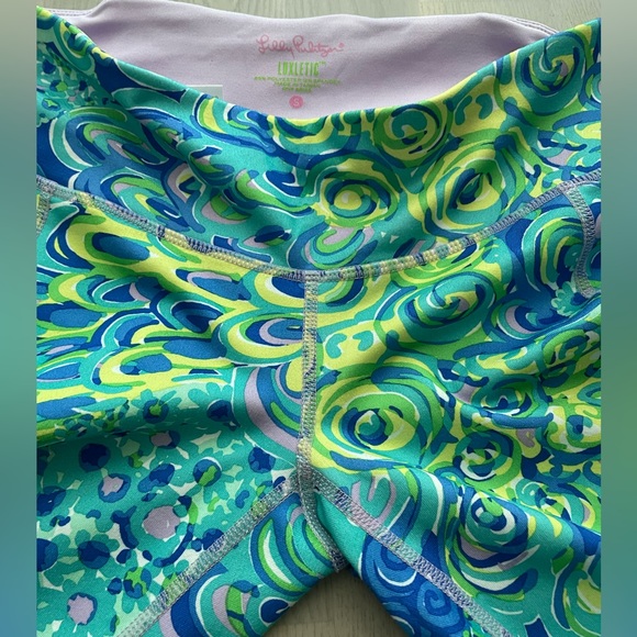 Lilly Pulitzer “Lagoon” Pastel Mermaid Vibes Capri Yoga / Sport Leggings - Picture 5 of 6